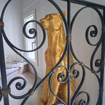 La Martiniere *